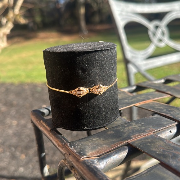 Bracelet with adjustable back - Picture 4 of 8